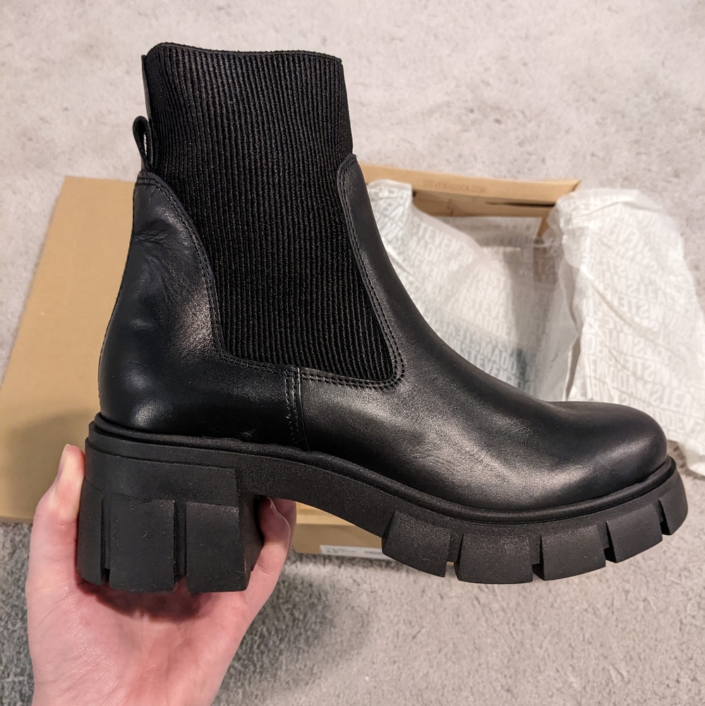 Steve Madden Gilda lug sole boots size 8